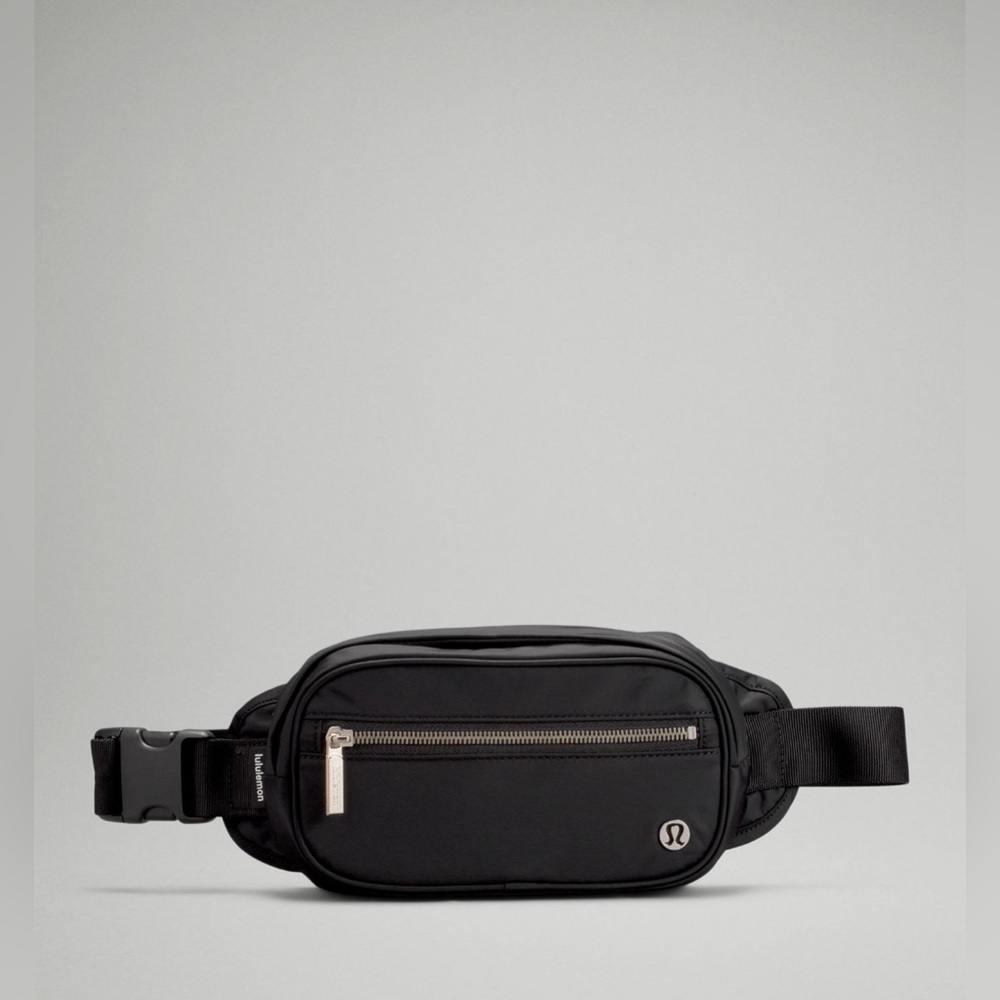 Lululemon Wanderlust Belt Bag nwt black